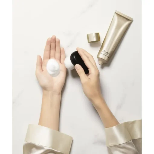 Ultimate The Creamy Soap with Brush von SENSAI