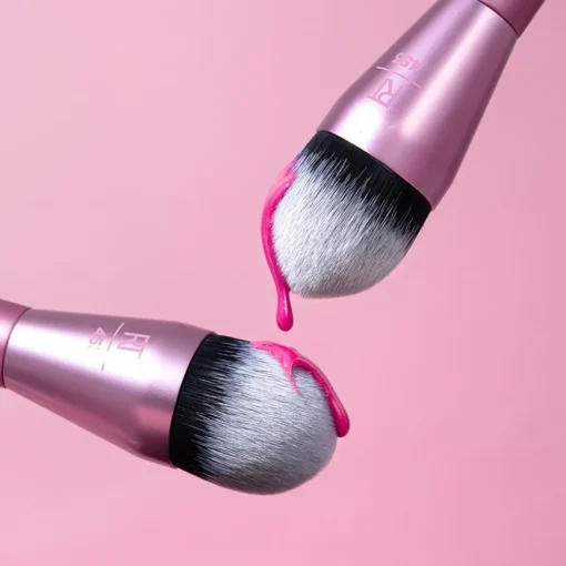 Wangenpinsel Power Pigment Blush Brush von Real Techniques