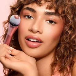 Wangenpinsel Power Pigment Blush Brush von Real Techniques