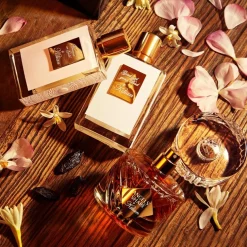 Woman in Gold Floral Vanilla Perfume Spray von Kilian Paris