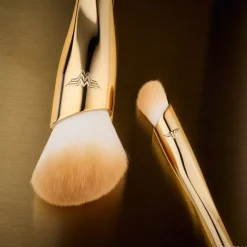 Wonder Woman Concealer Brush von Catrice