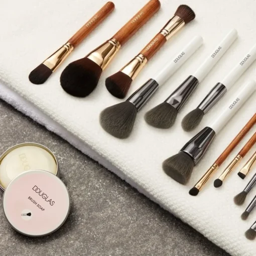 Zubehör Flat Eyeshaow Brush von Douglas Collection